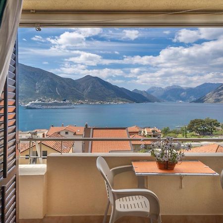 Seaside Serenity: 2-Bedroom Apartment With Boka Bay View Kotor Exteriör bild