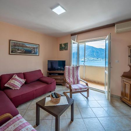 Seaside Serenity: 2-Bedroom Apartment With Boka Bay View Kotor Exteriör bild