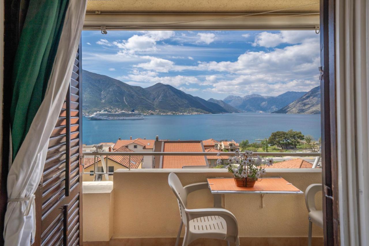 Seaside Serenity: 2-Bedroom Apartment With Boka Bay View Kotor Exteriör bild