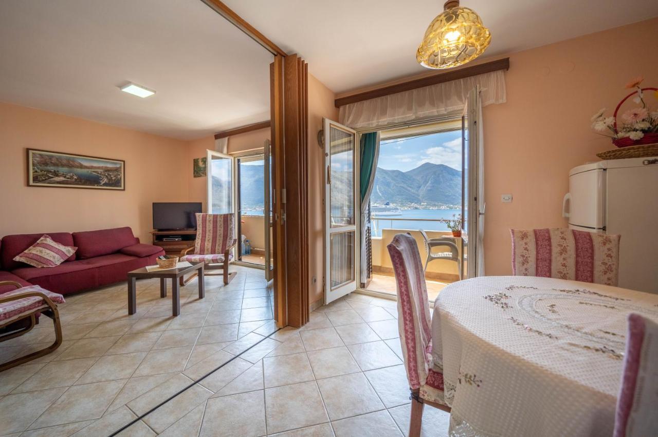 Seaside Serenity: 2-Bedroom Apartment With Boka Bay View Kotor Exteriör bild