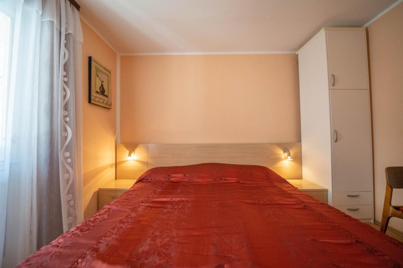Seaside Serenity: 2-Bedroom Apartment With Boka Bay View Kotor Exteriör bild
