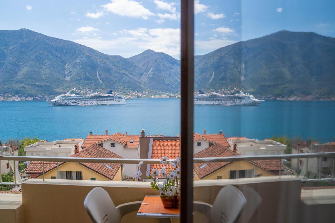Seaside Serenity: 2-Bedroom Apartment With Boka Bay View Kotor Exteriör bild