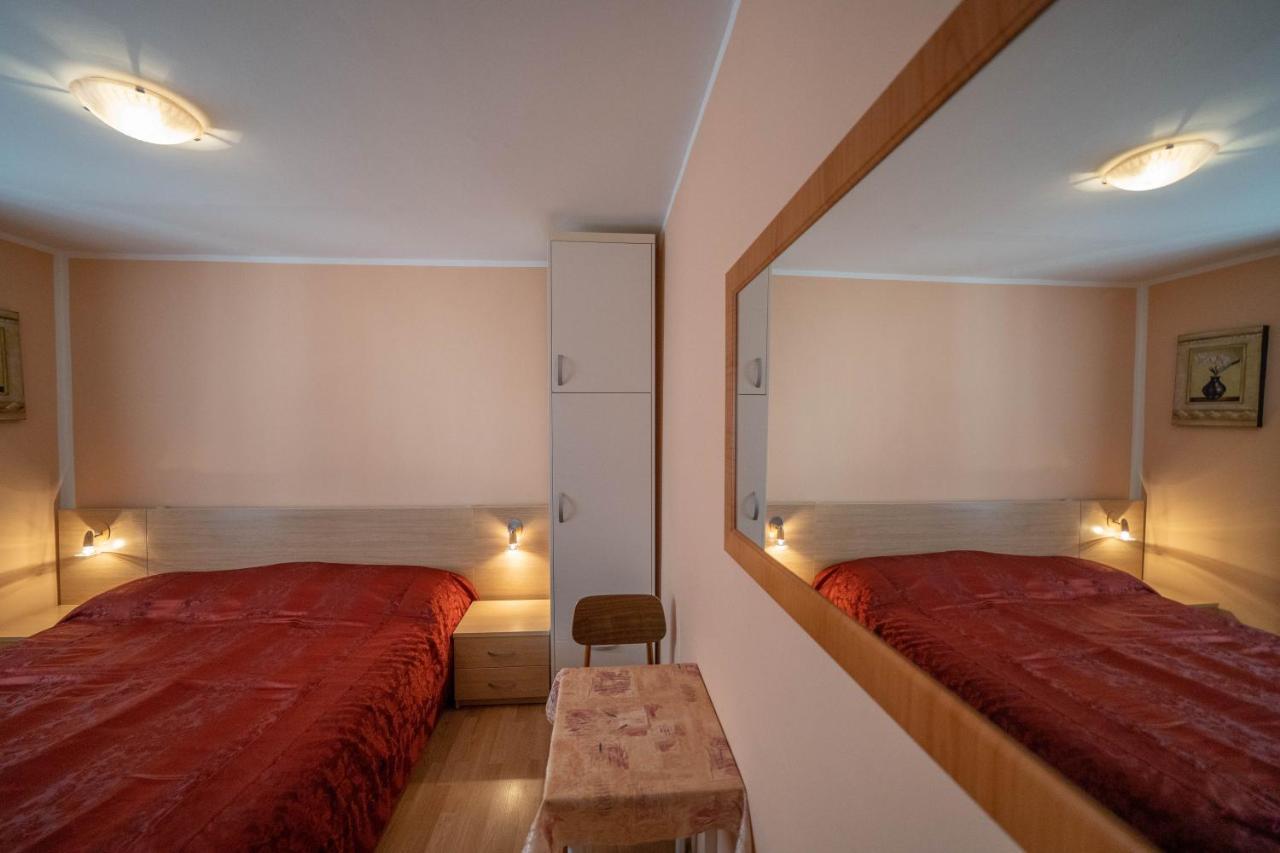 Seaside Serenity: 2-Bedroom Apartment With Boka Bay View Kotor Exteriör bild